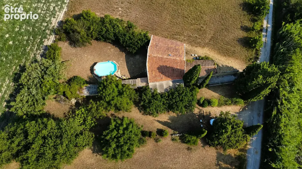 Bastidon provençal sur parcelles de 2,1 hectares / Garage et piscine - photo 11