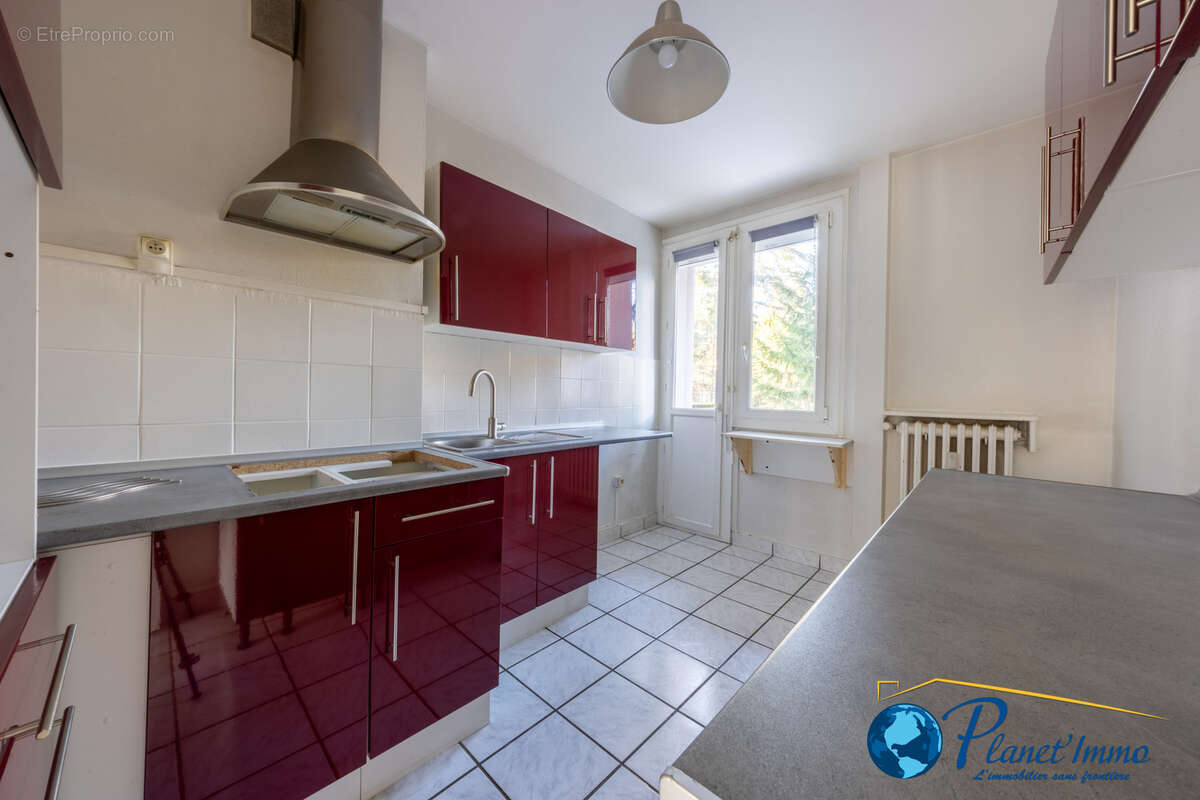 Appartement à SAINT-PRIEST-EN-JAREZ