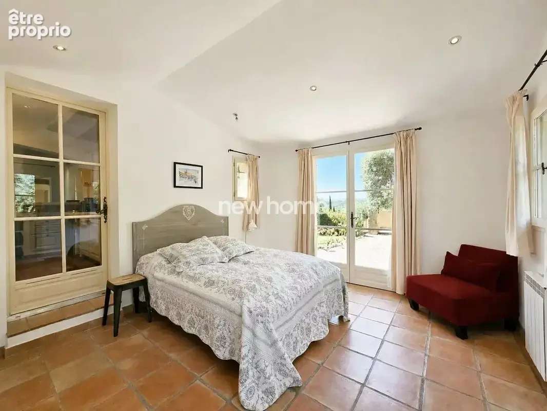Lorgues – Propriété de charme avec vue panoramique, piscine et jardin d’exception - photo 17
