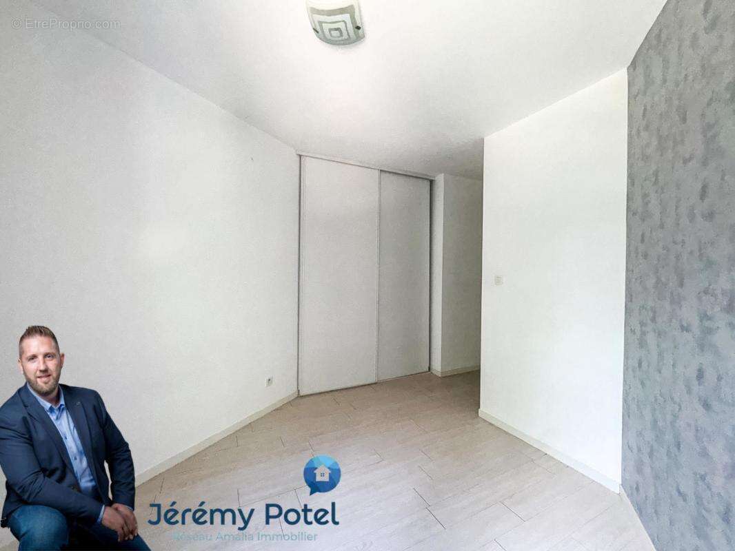 Appartement T2 de 49 m² avec garage privatif – Secteur Jardin de La Rhônelle (Valenciennes) - photo 6