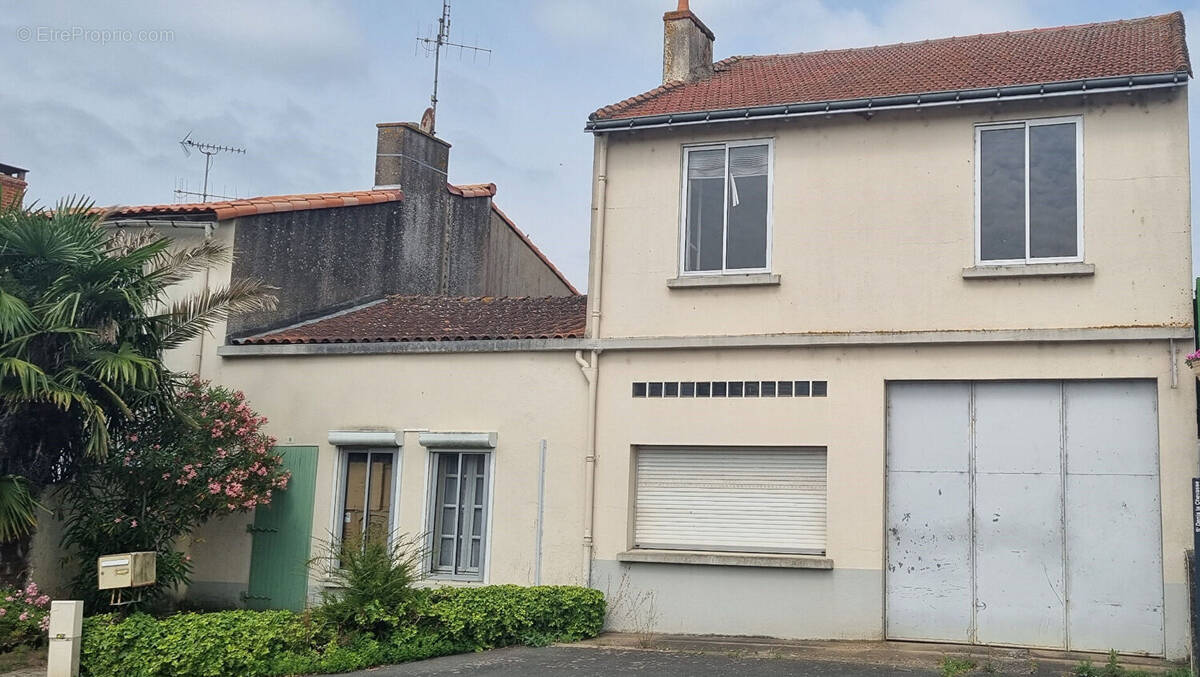 Maison à SAINT-DENIS-LA-CHEVASSE