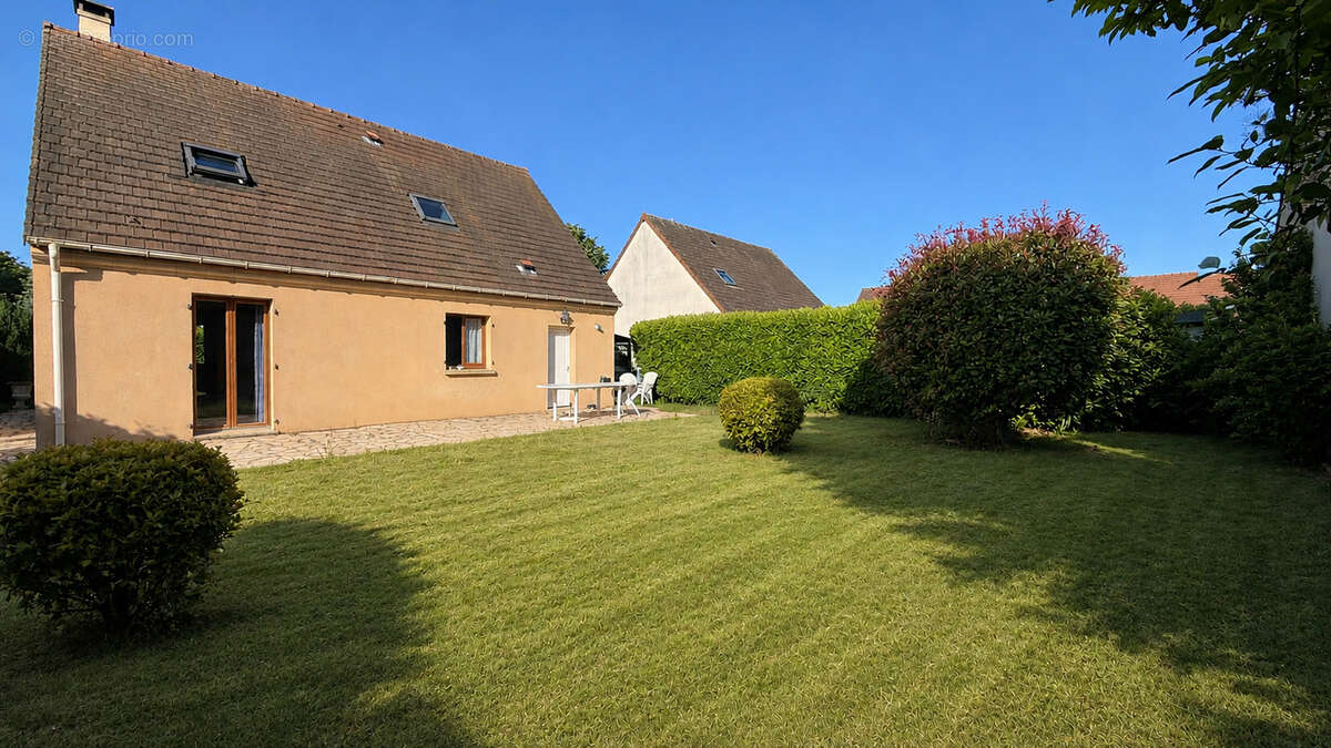 Maison à LE COUDRAY-MONTCEAUX