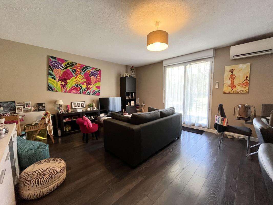 Appartement à LESPINASSE