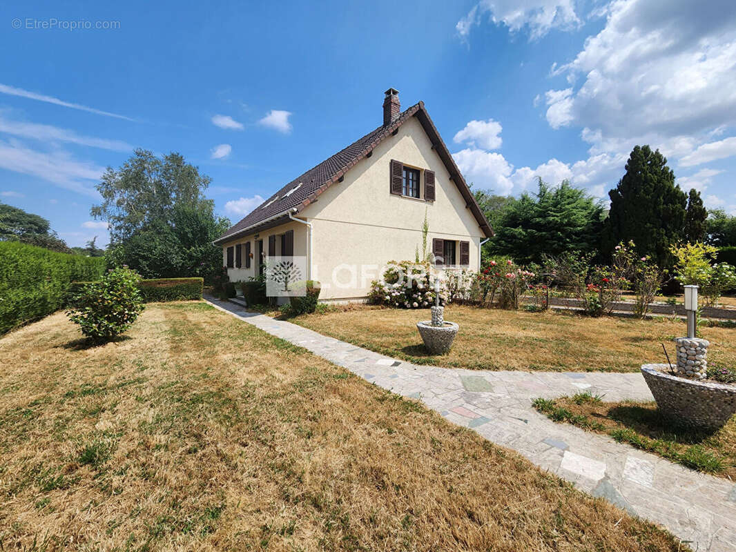 Maison familiale 6 chambres 160 m2 avec jardin - Thuit Anger - photo 4