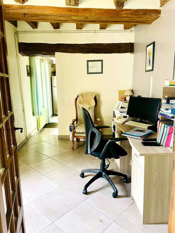 Longère en pierre 180 m² avec dépendances / Charme de l'ancien à Cussay - photo 13
