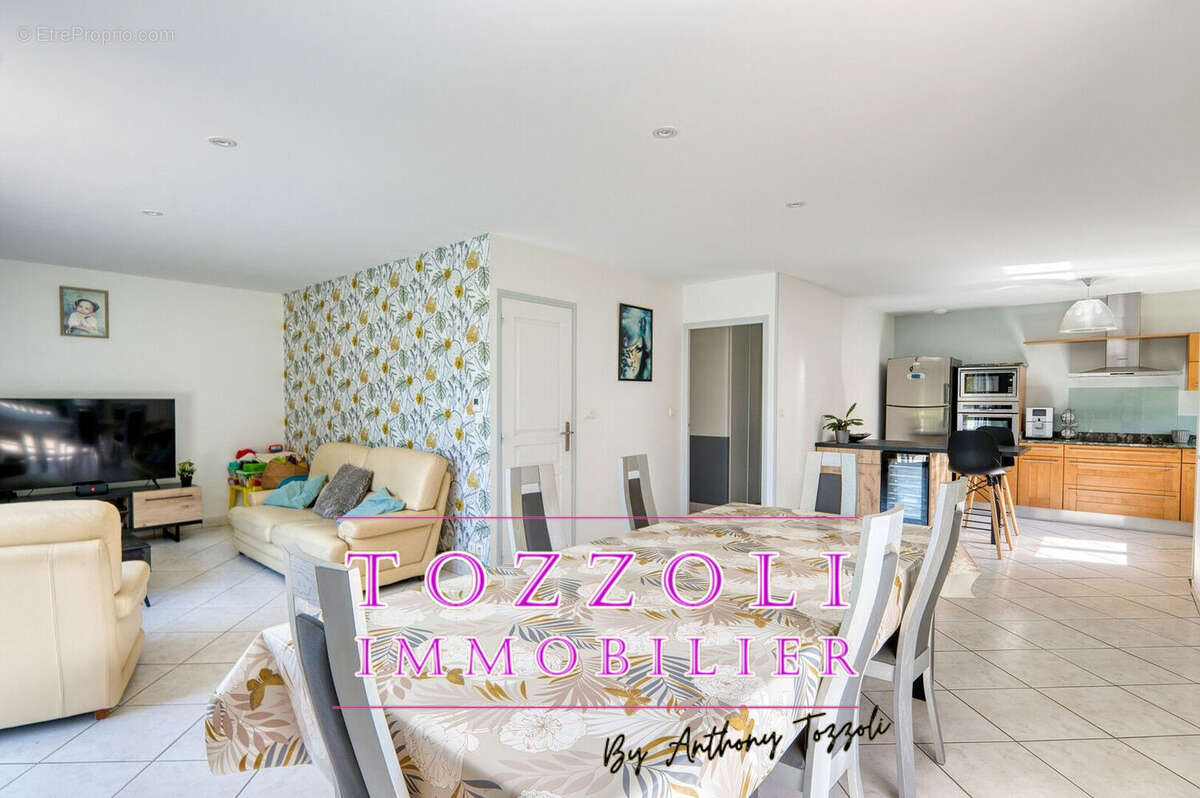 Maison à SAVAS-MEPIN