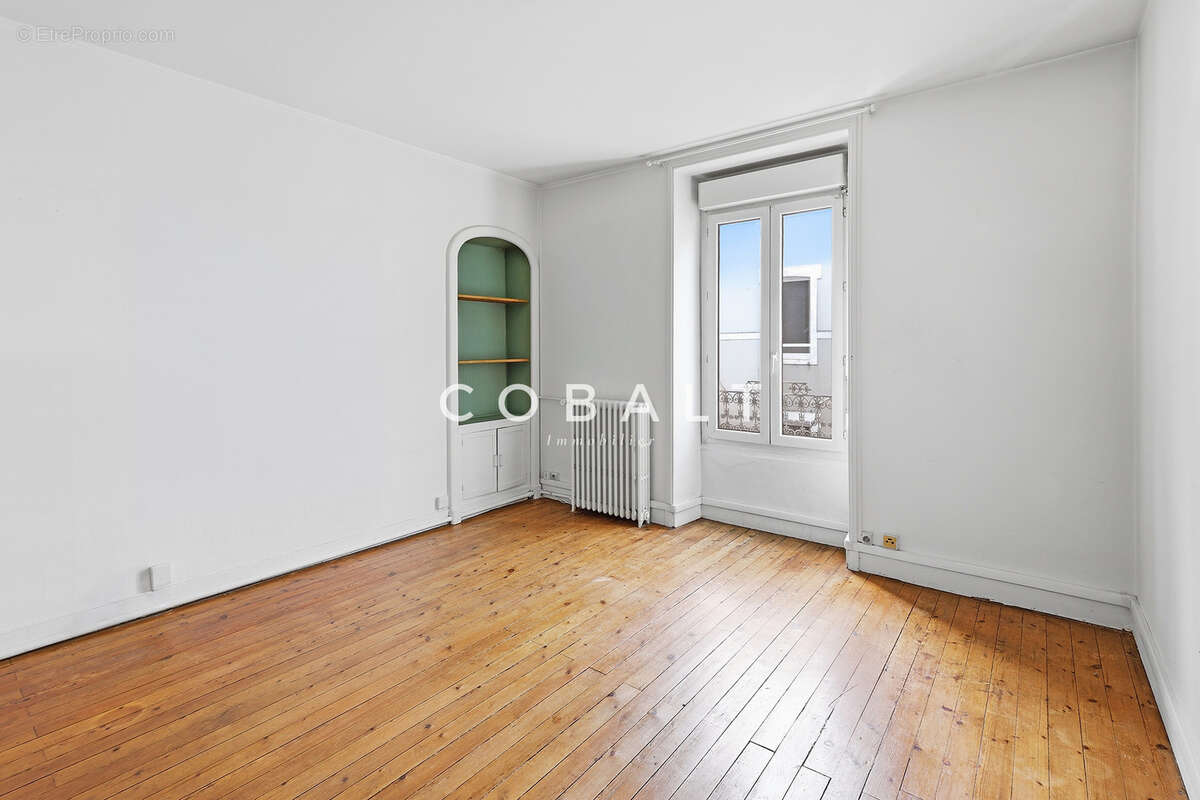 À deux pas du marché Talensac, un appartement de caractère à réinventer - photo 2