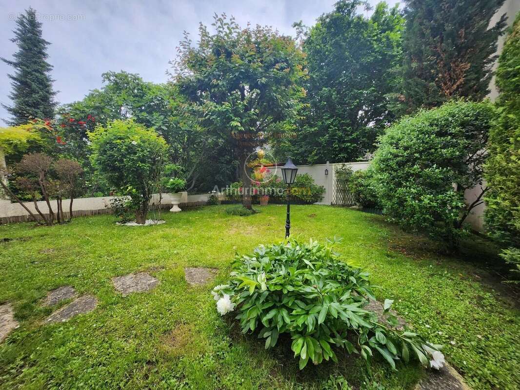 Maison à CHENNEVIERES-SUR-MARNE