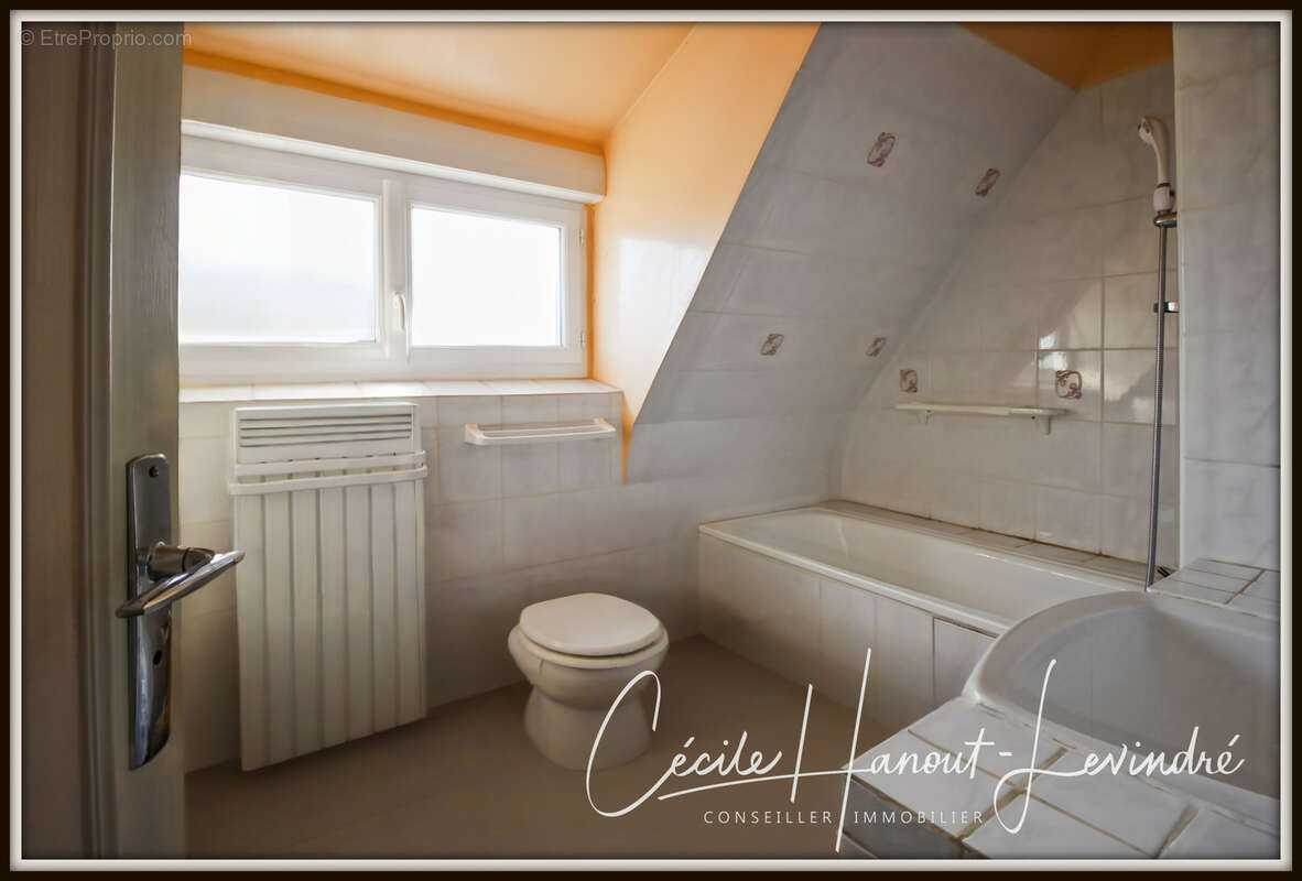 PONTORSON. Proche supermarché - Maison 95 m2 . 3 chambres. Terrain: 210 m2 - photo 11