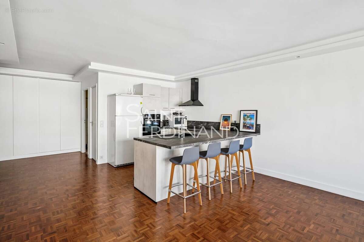 Appartement à NEUILLY-SUR-SEINE