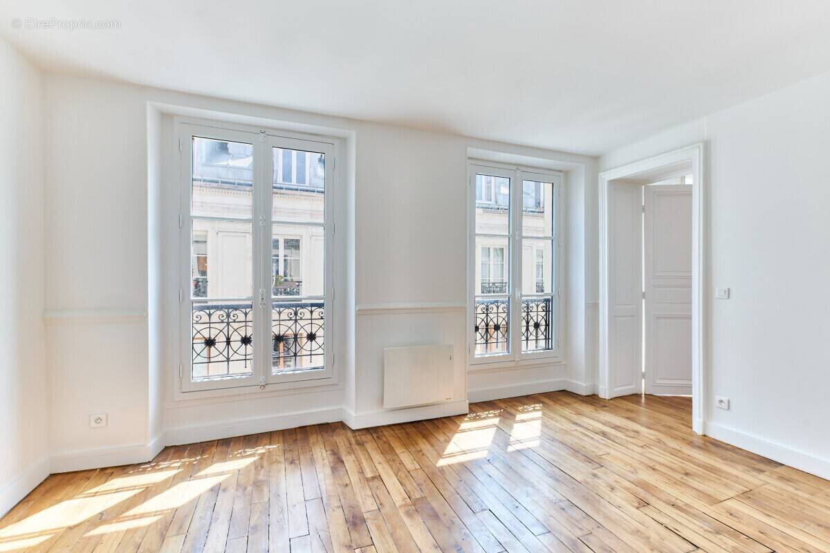 Appartement à PARIS-2E