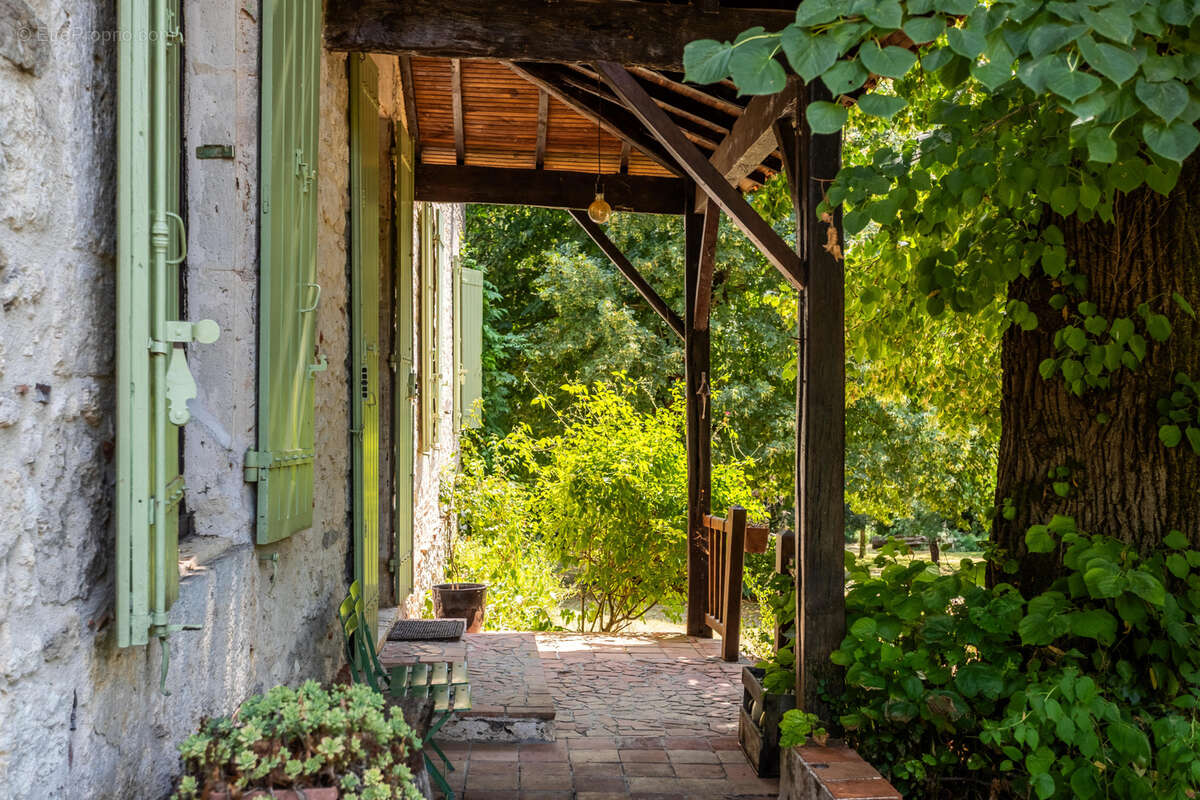 Maison de campagne avec piscine et grange - photo 6
