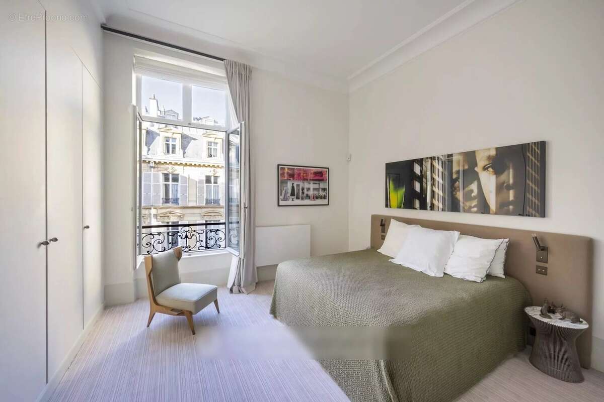 Appartement à PARIS-8E