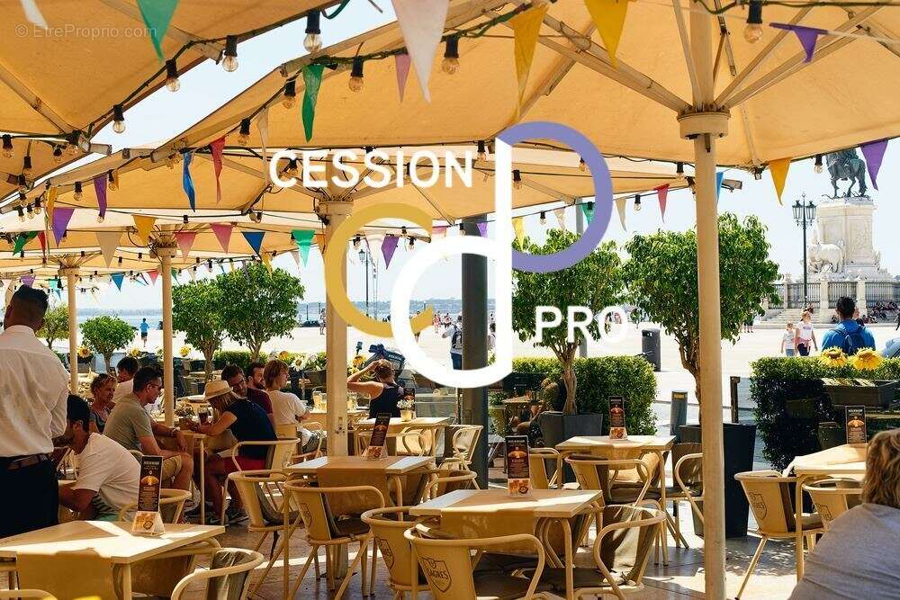 Commerce à SAINTES-MARIES-DE-LA-MER