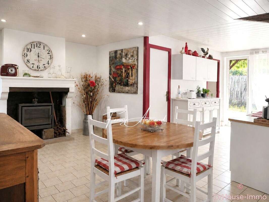 Maison 142 m² à Saint-Sigismond  - photo 9