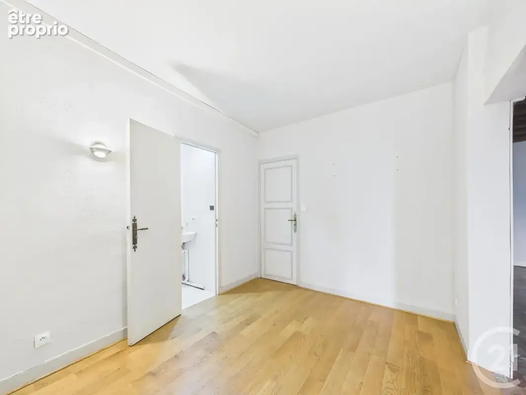 Appartement 9 pièces 360 m² à vendre à Chartres (28000) - photo 10