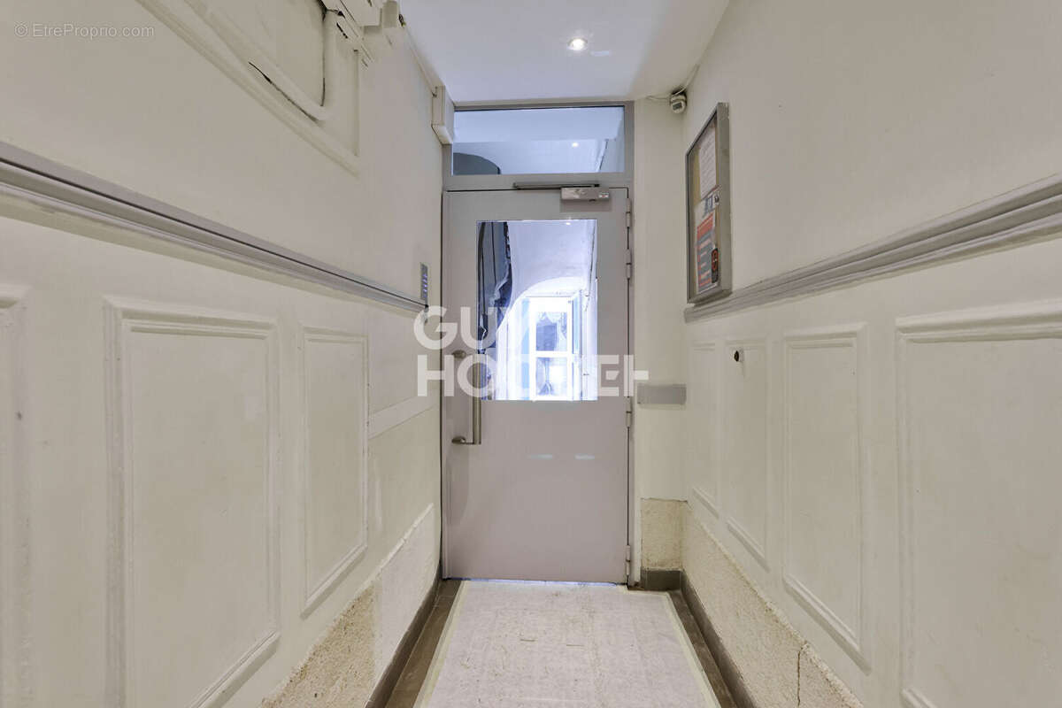 Appartement à PARIS-17E