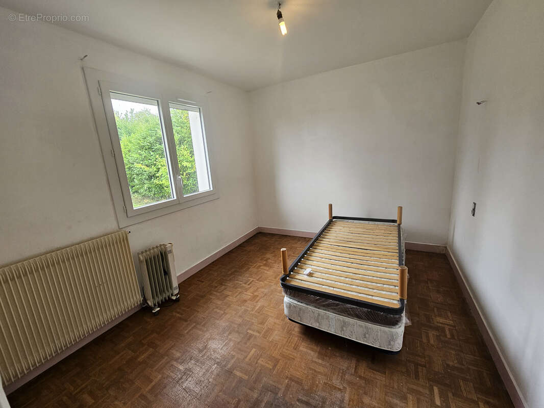 Maison à CHATEAUNEUF-LA-FORET