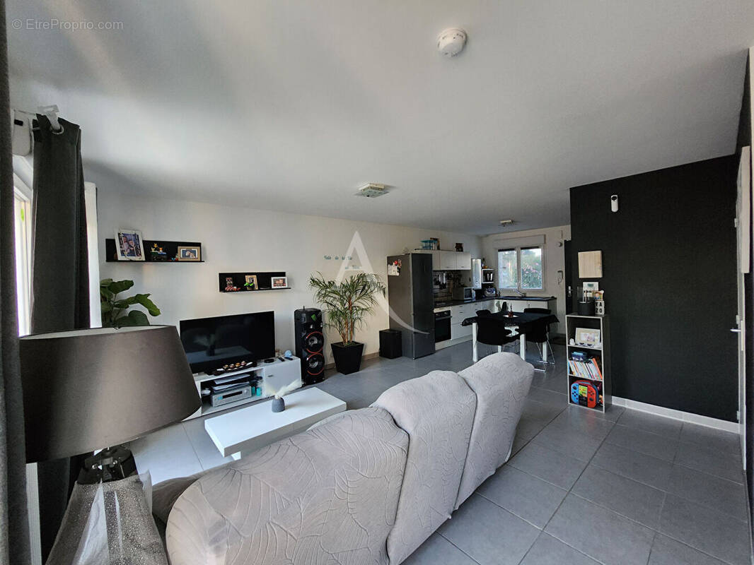 Maison à SAINT-ETIENNE-DE-MONTLUC