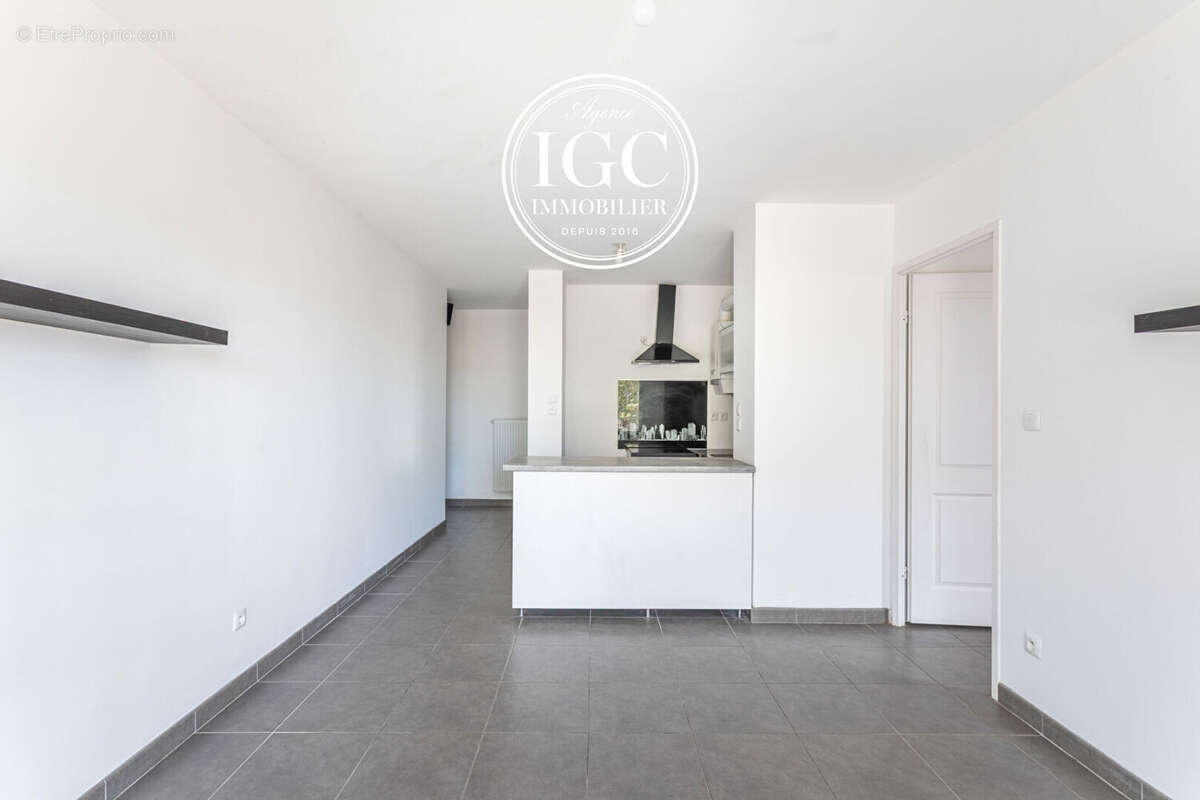 Appartement à CHATEAUNEUF-LES-MARTIGUES