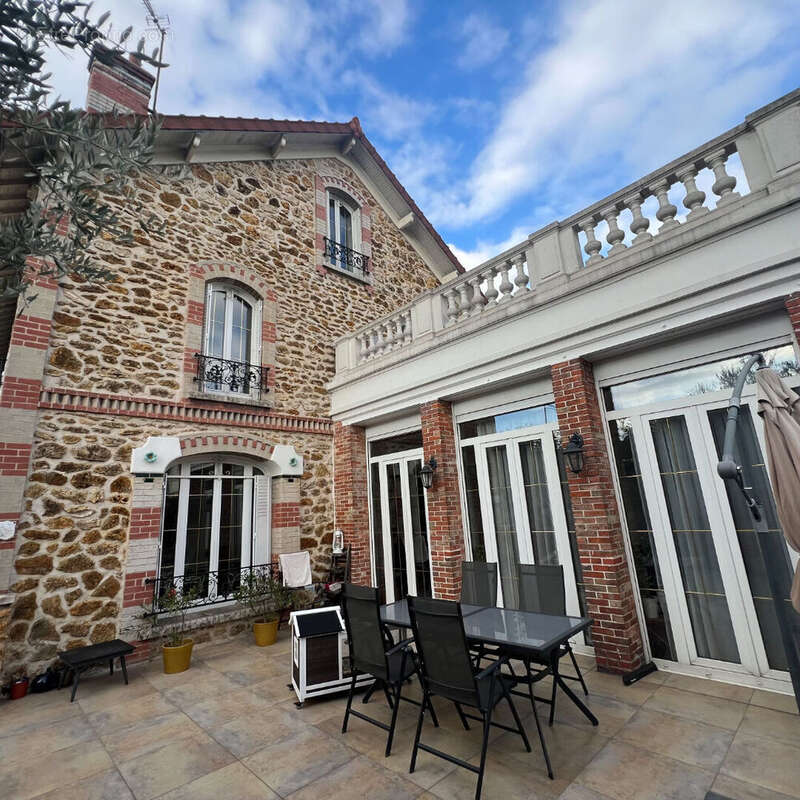 Maison à LES PAVILLONS-SOUS-BOIS