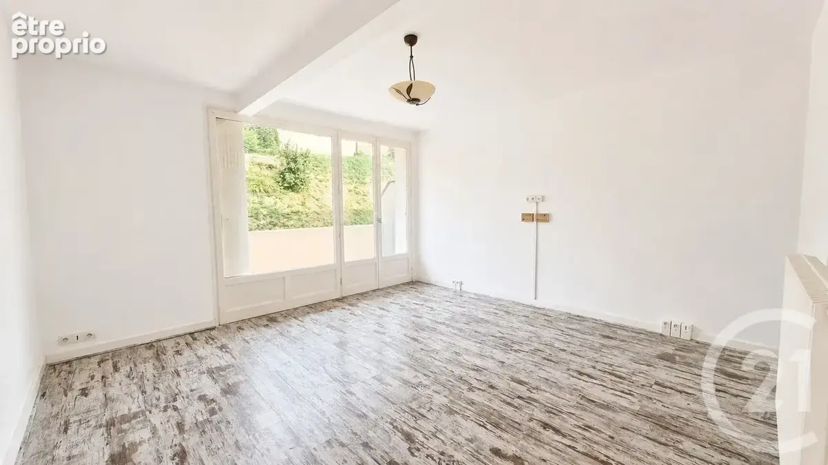 Appartement 81 m² à Bernay  - photo 2
