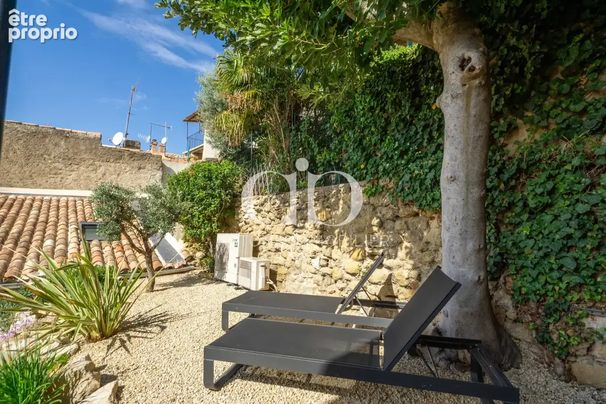 Maison de village en pierre de taille du XVIII siècle rénovée, avec piscine - photo 4