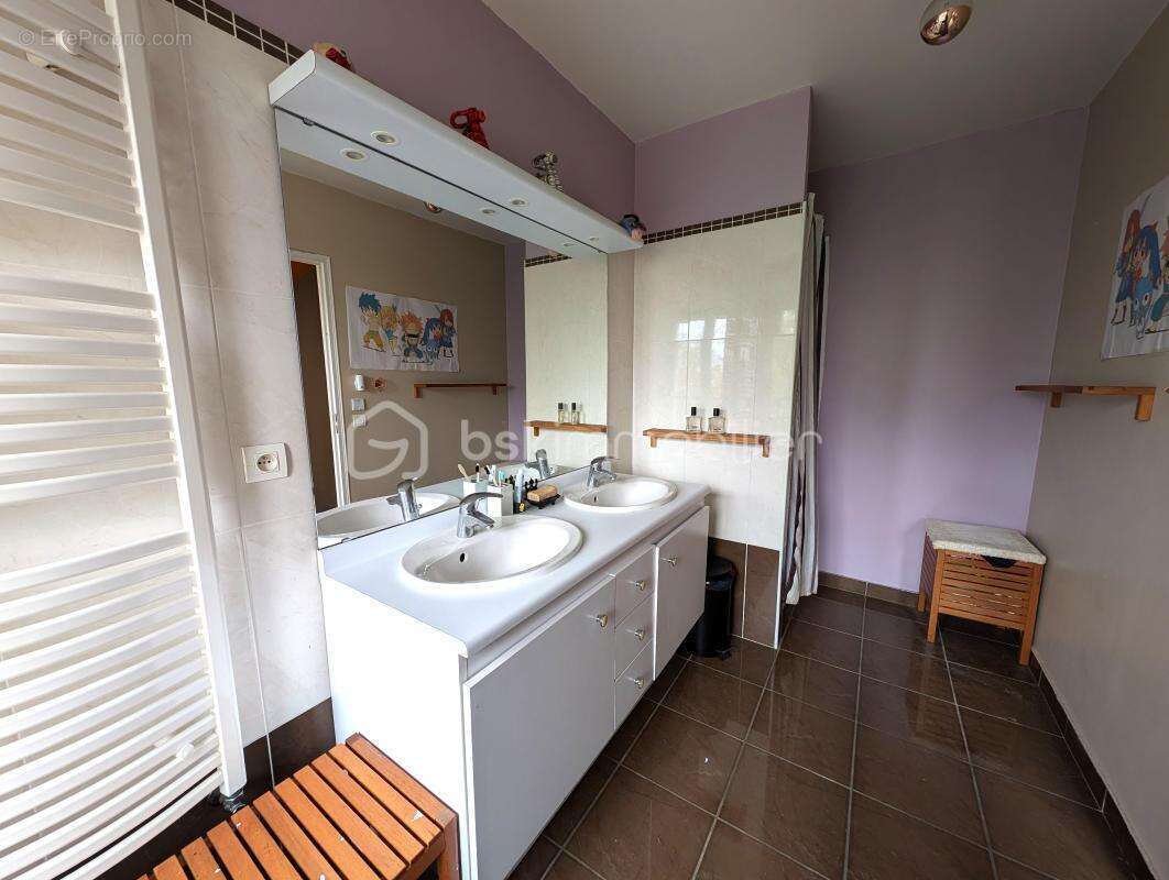 Un havre de paix familial dans un cadre verdoyant - 138 m² - dpe c - photo 13