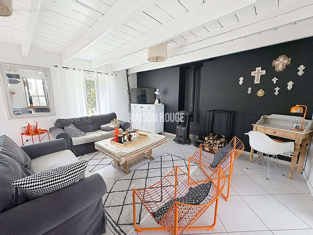 Étables-sur-Mer : Maison en pierre rénovée avec beaucoup de goût, extension contemporaine, 4 chambres et 4 200 m² de jardin au c - photo 3