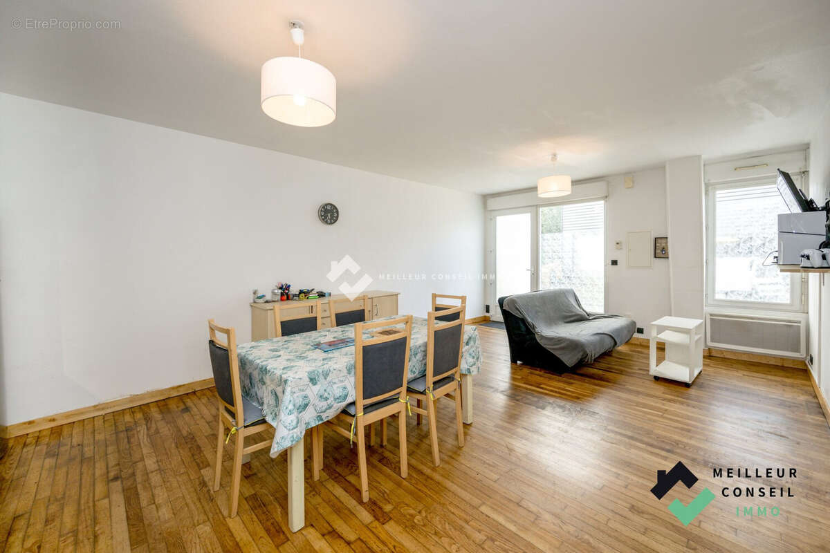 Appartement à SAINT-DONAN