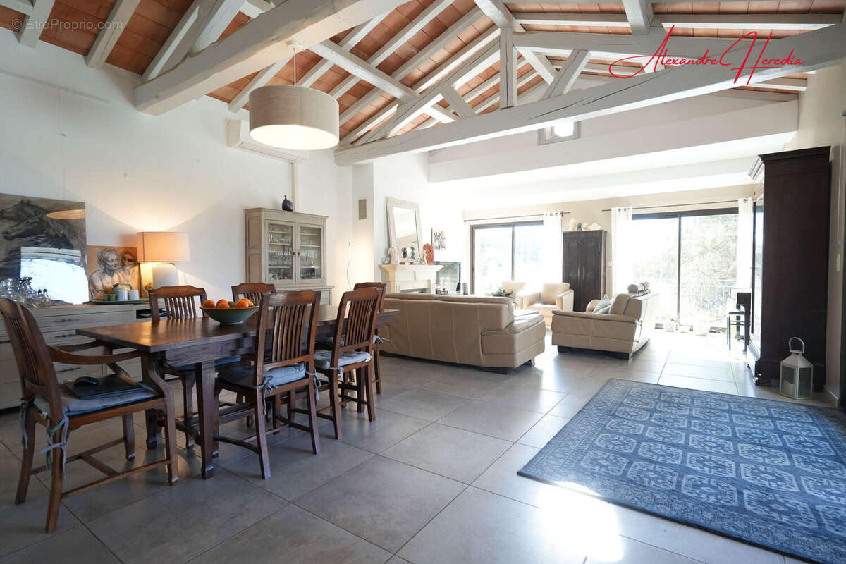 Maison à SAINT-QUENTIN-LA-POTERIE