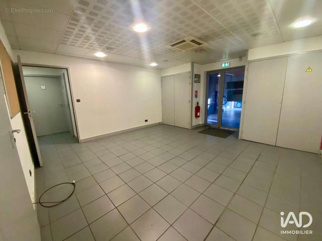 Photo 3 - Commerce à NIMES