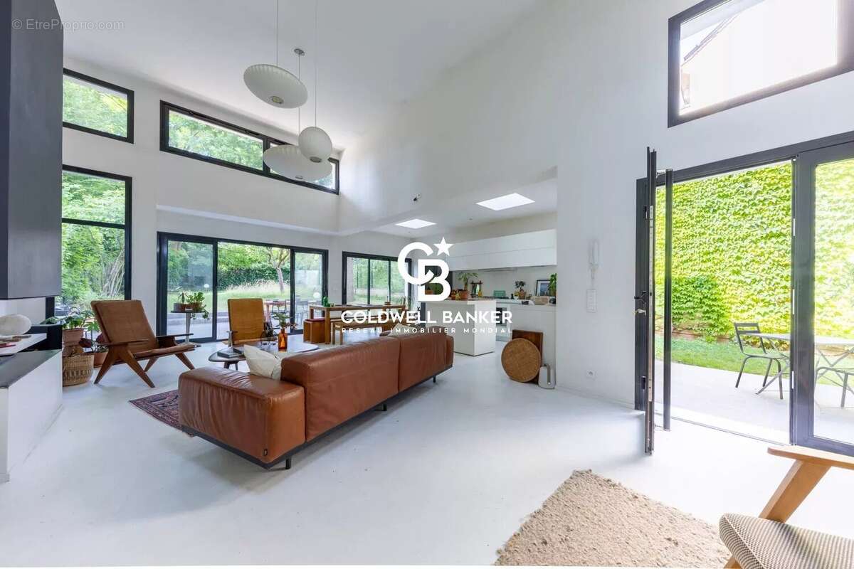 Maison à MARNES-LA-COQUETTE