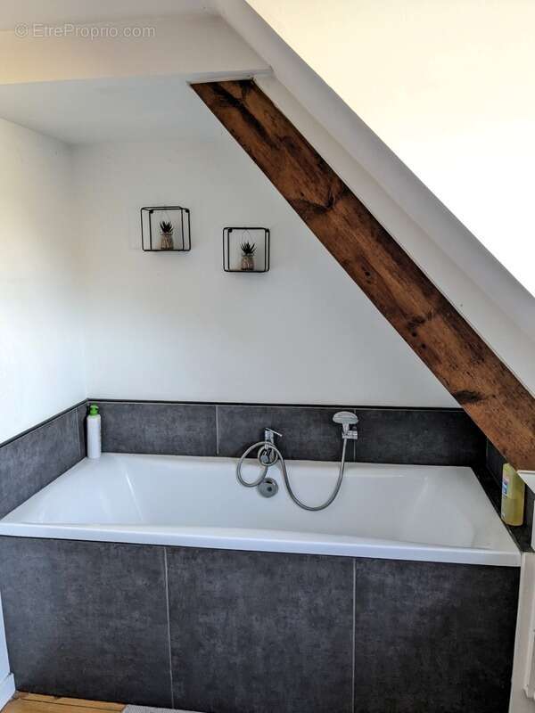 Maison à NEUVILLE-EN-FERRAIN