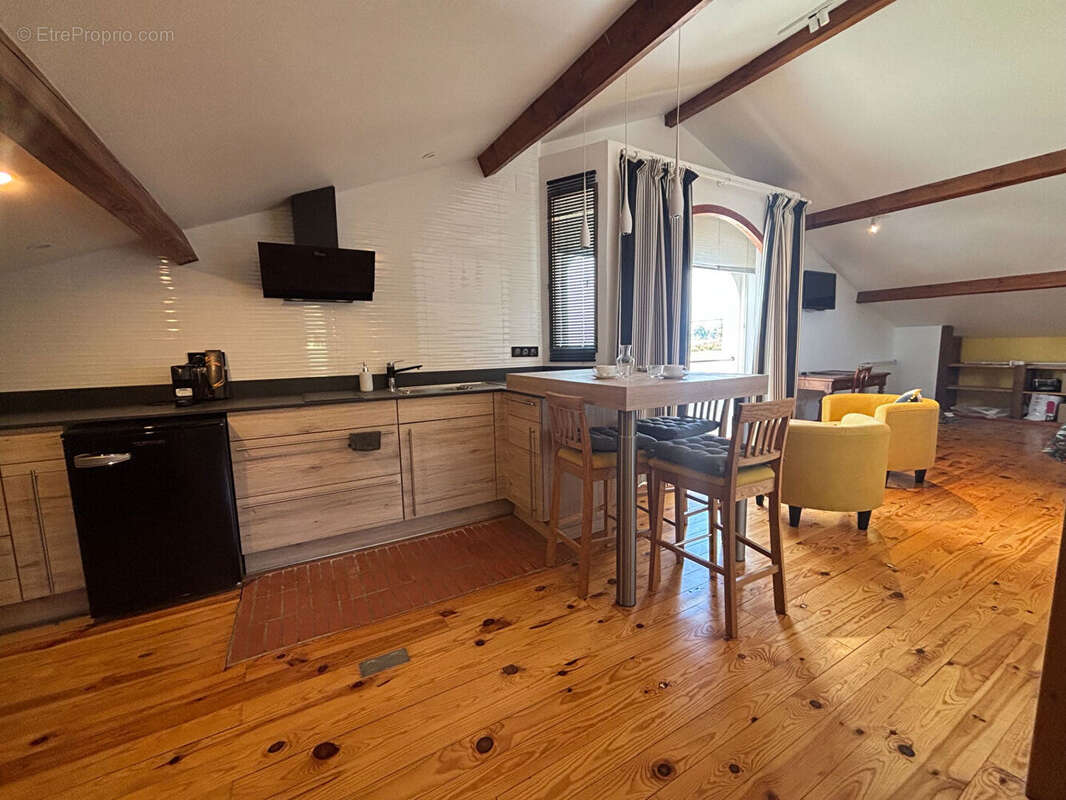 LESCAR QUARTIER TOUZANNE  Maison 7 pièces de 219m² / terrain divisible - photo 7