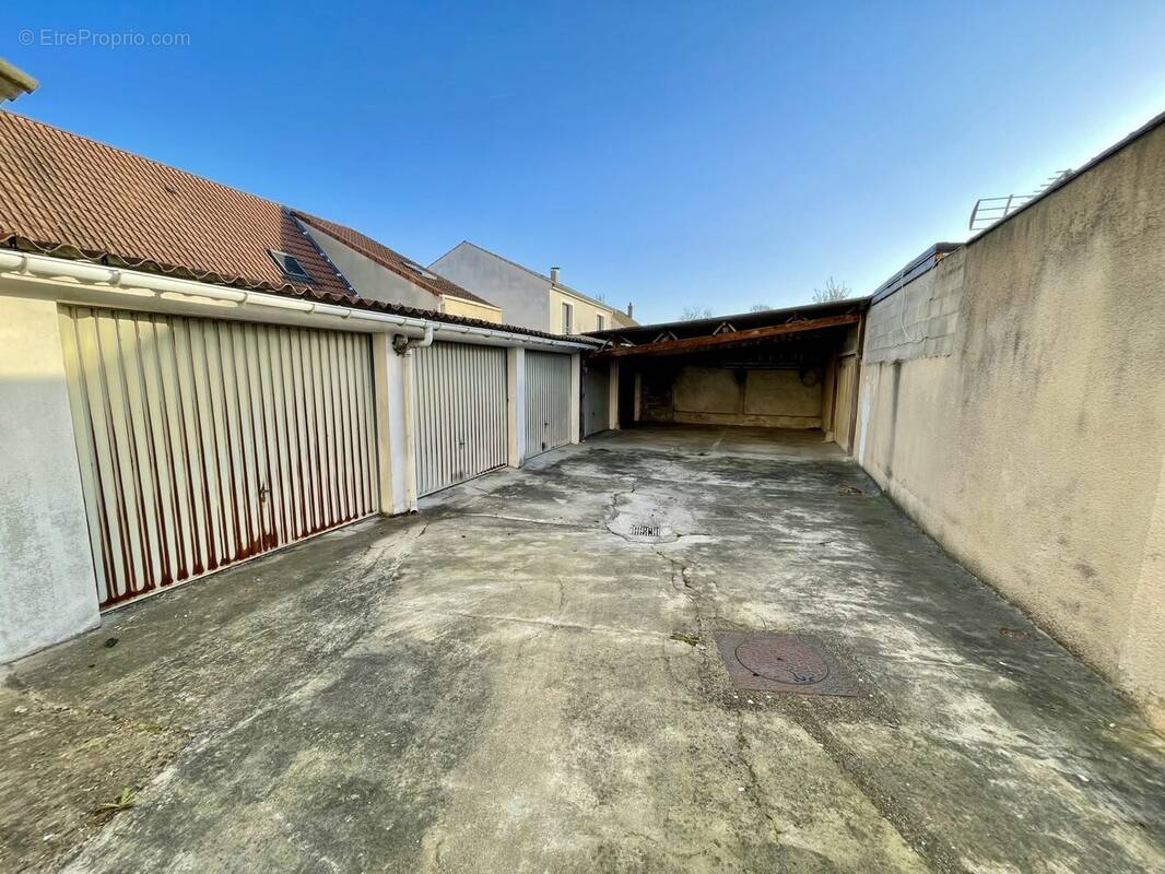 Parking à TREMBLAY-EN-FRANCE