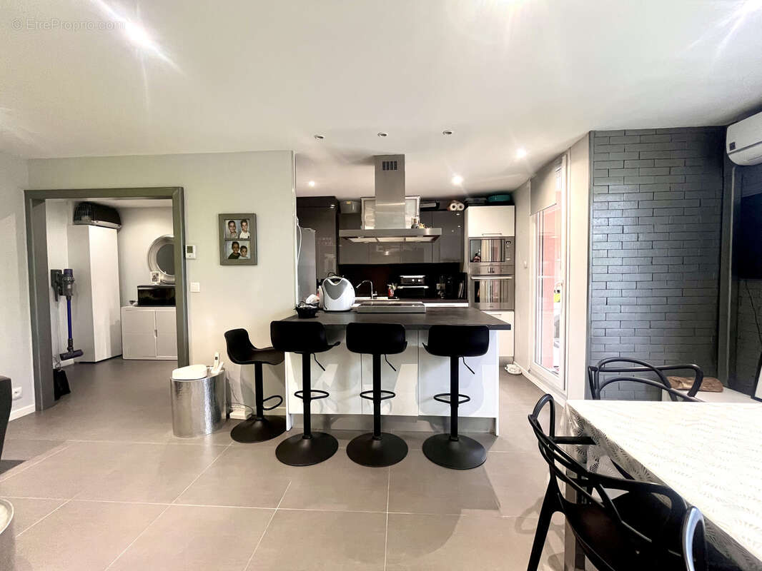 Appartement à CARROS