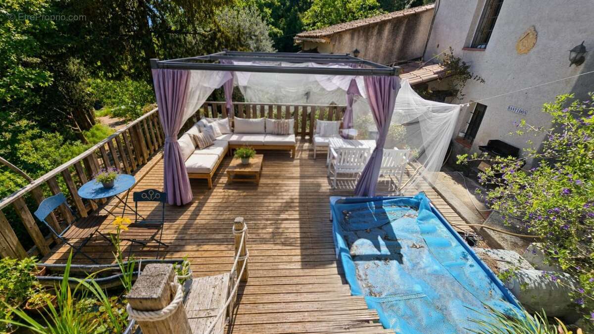En exclusivité sur Le Cannet-des-maures maison sur plus d'un hectare - photo 3