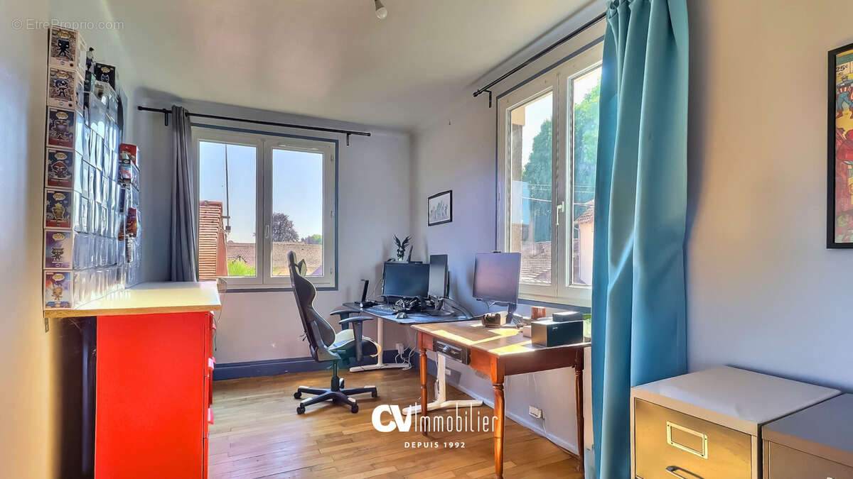 Appartement à SAINT-ETIENNE-DU-VAUVRAY