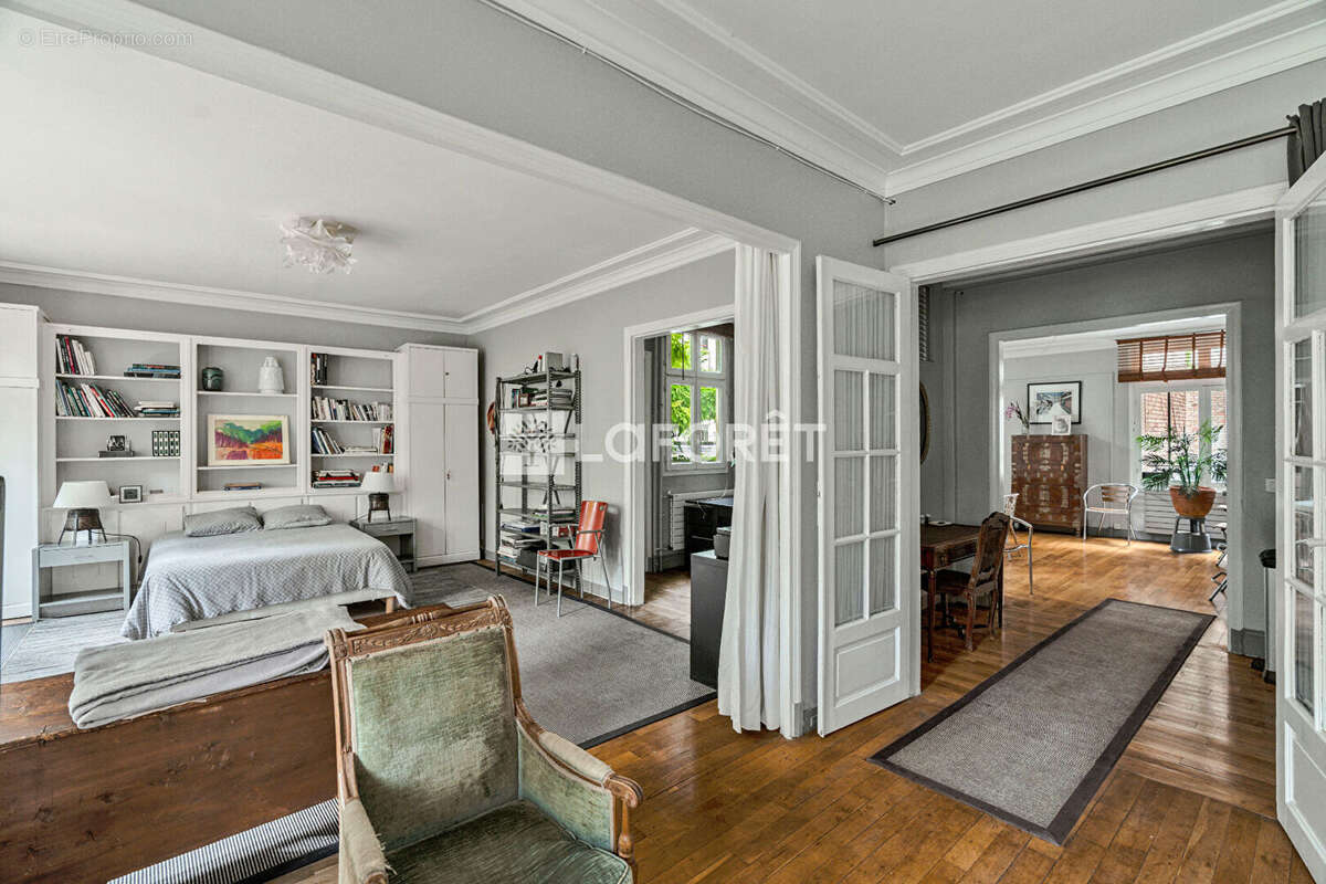 Appartement à PARIS-16E