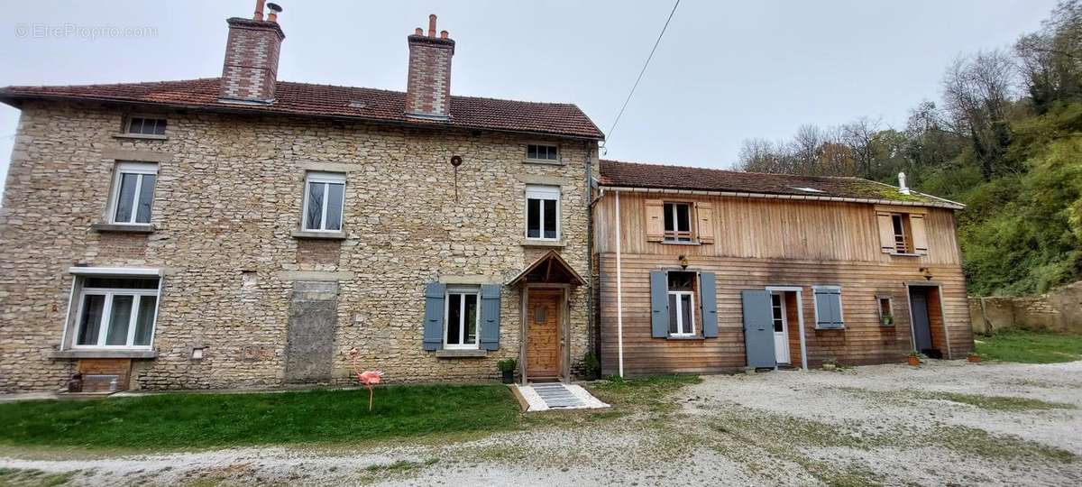 Maison à RAVIERES