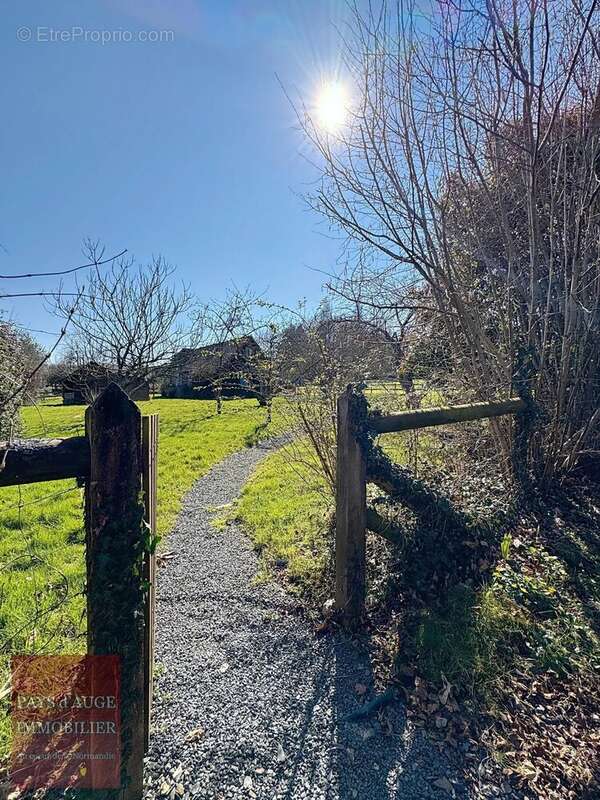 Maison à SAINT-GEORGES-EN-AUGE