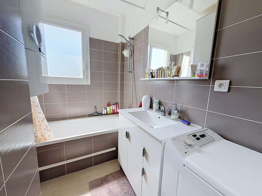Antibes - la salis - dernier etage - 3 pieces - vue mer - photo 7