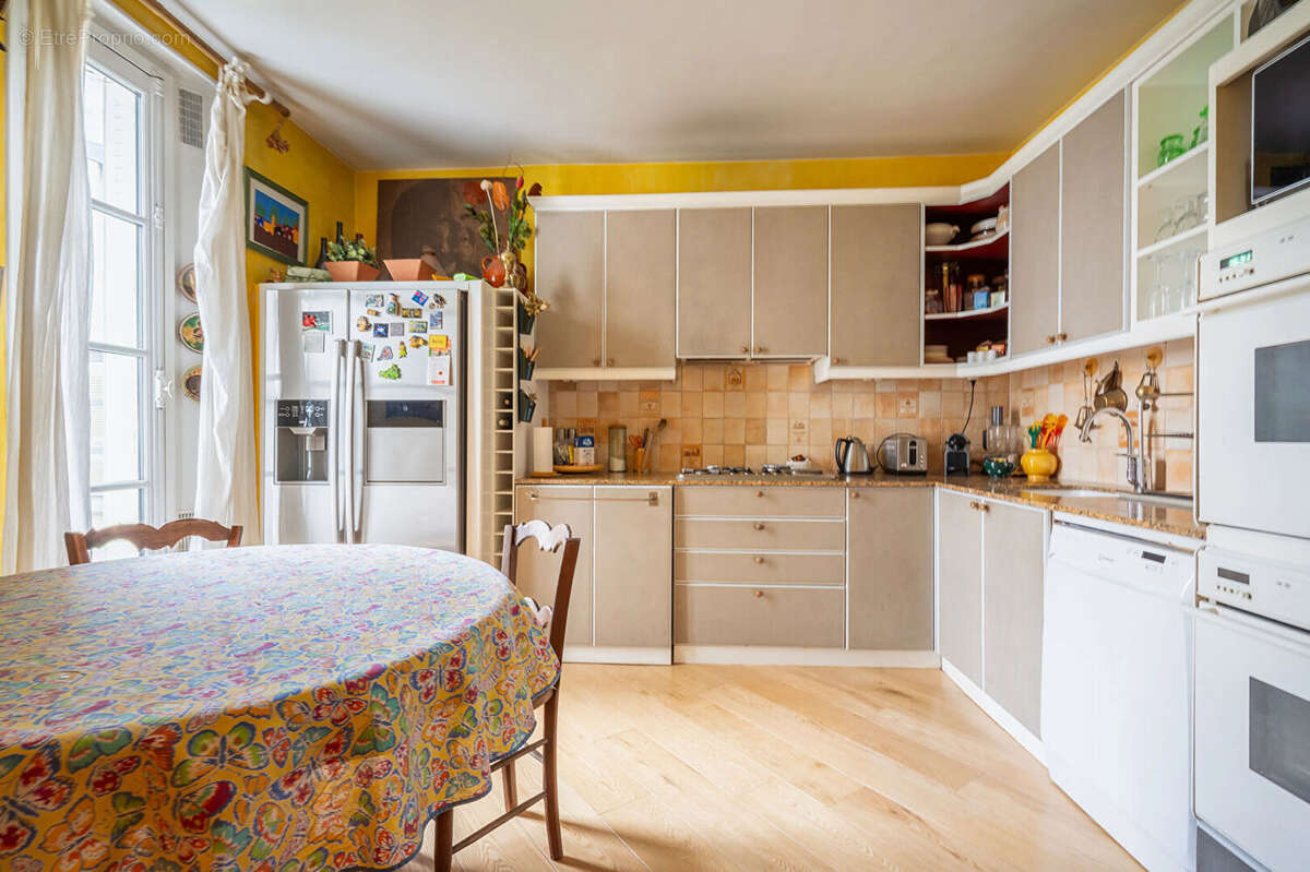Appartement à PARIS-11E
