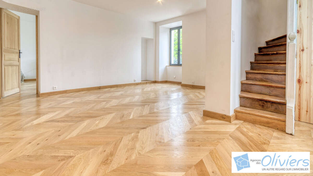 Maison à VOISINS-LE-BRETONNEUX