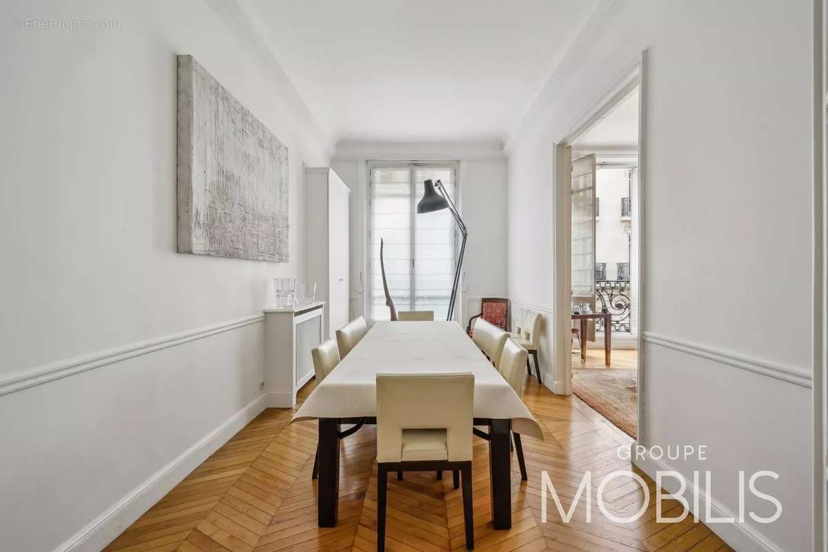 Appartement à PARIS-17E