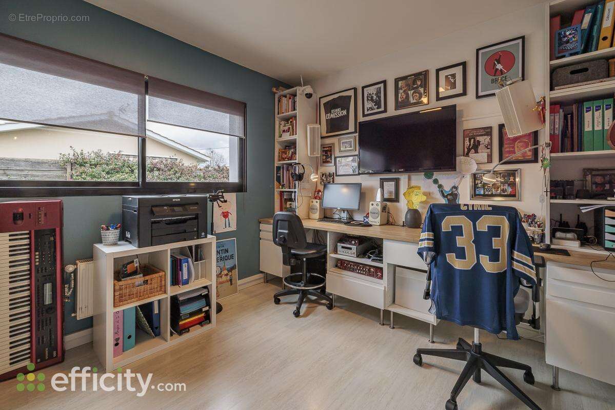 Maison à AMBARES-ET-LAGRAVE