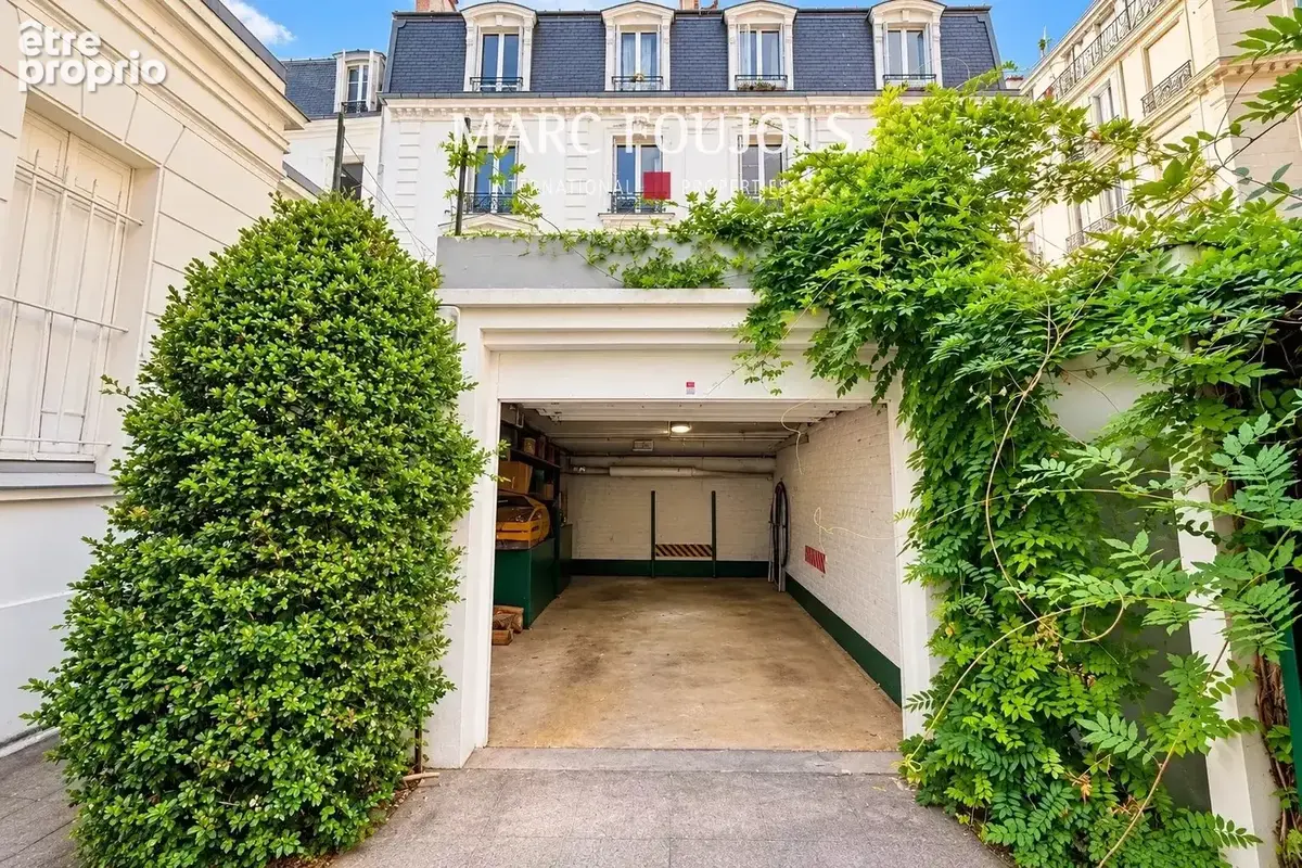 Paris XVII. Villa des Ternes. Appartement avec terrasse. - photo 20