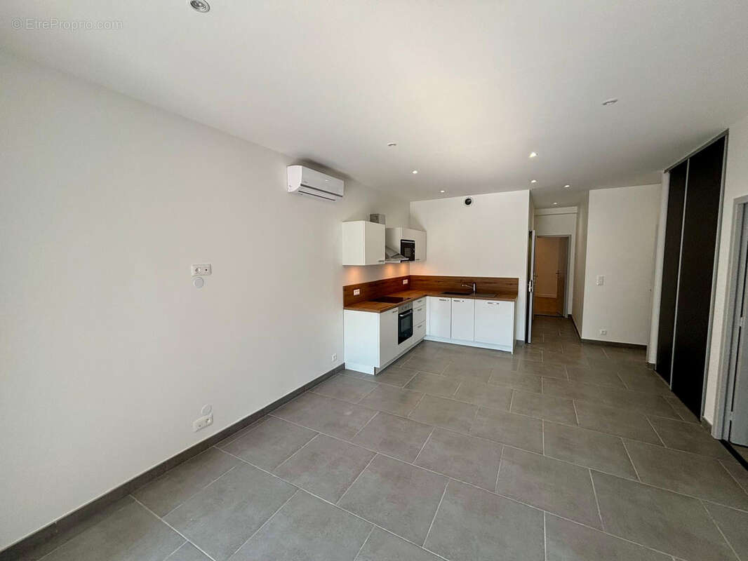 Appartement à SAINTE-CECILE-LES-VIGNES