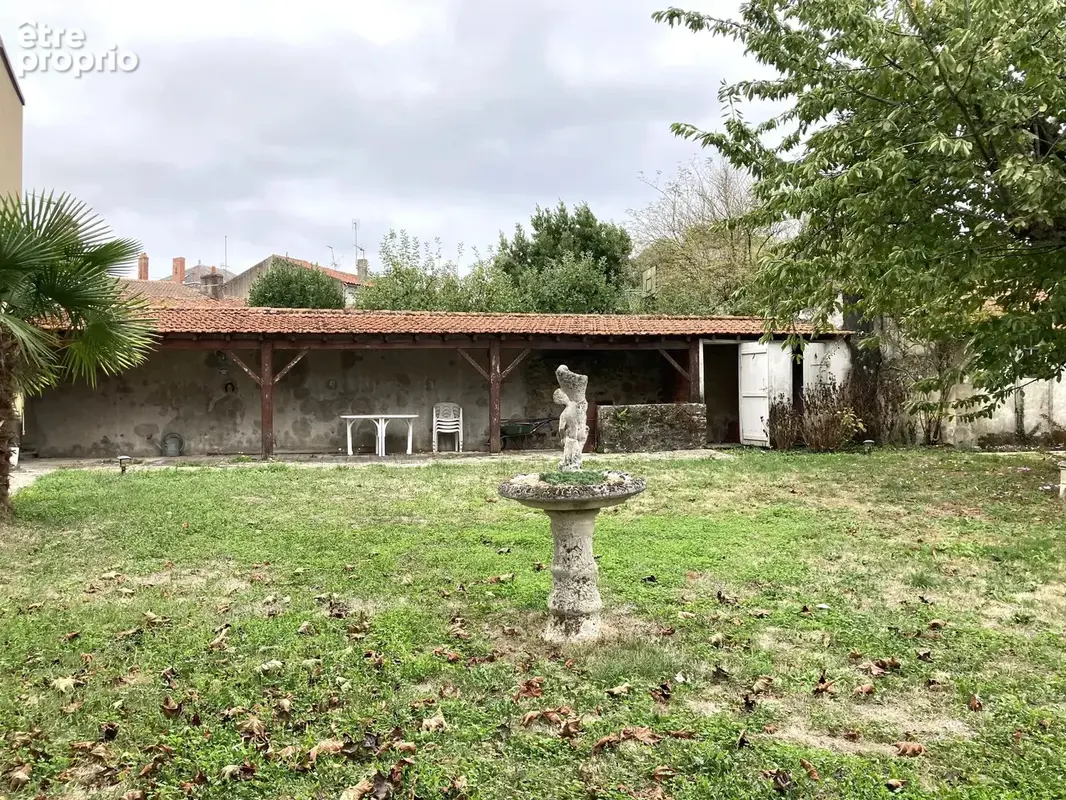 Belle Maison de Maître en centre ville avec jardin et garages - photo 14